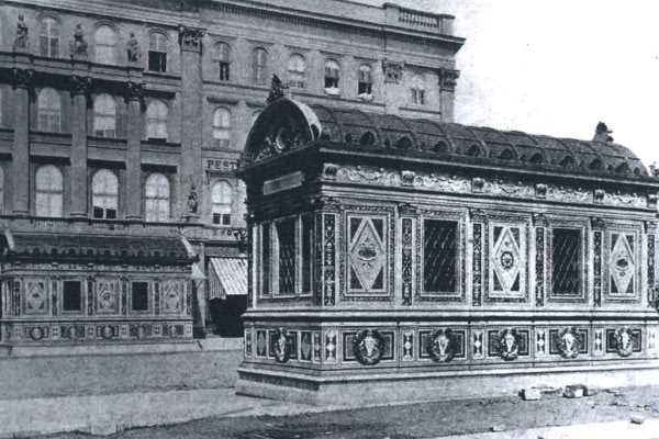 Budapest, M1 metró, Vörösmarty tér, lejárócsarnok, bélyegkép