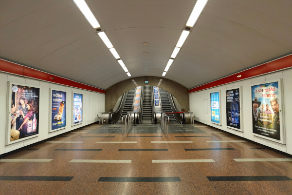 Budapest, M2 metró, Déli pályaudvar, bélyegkép