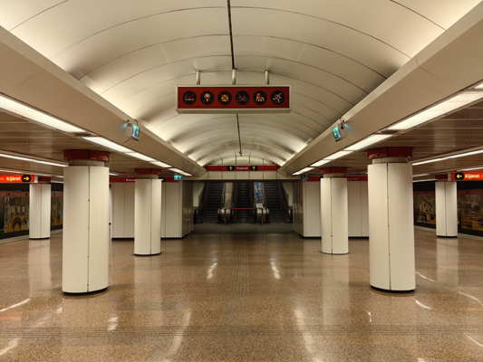 Budapest, M2 metró, Kossuth Lajos tér, bélyegkép