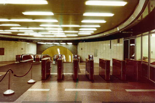 Budapest, M2 metró, Déli pályaudvar, bélyegkép