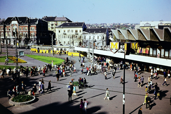Budapest, M2 metró, Széll Kálmán tér, bélyegkép