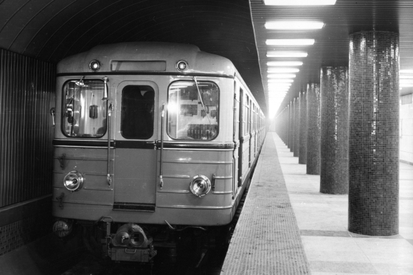 Budapest, M2 metró, Kossuth Lajos tér, bélyegkép