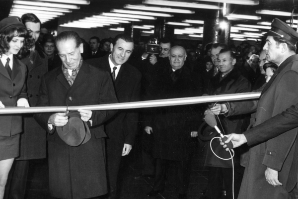 Budapest, M2 metró, Kossuth Lajos tér, bélyegkép