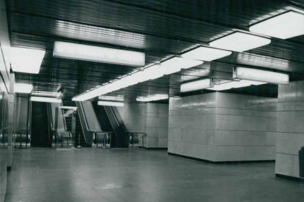 Budapest, M2 metró, Deák Ferenc tér, bélyegkép