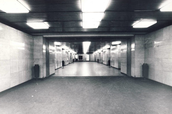 Budapest, M2 metró, Deák Ferenc tér, bélyegkép