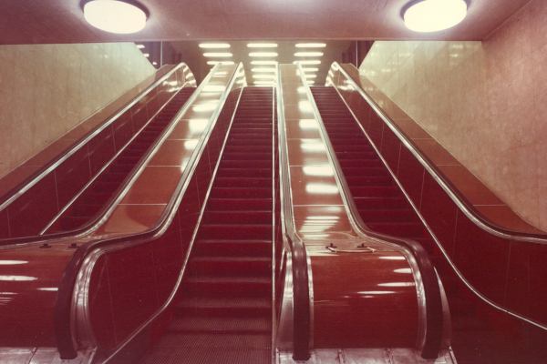 Budapest, M2 metró, Deák Ferenc tér, bélyegkép
