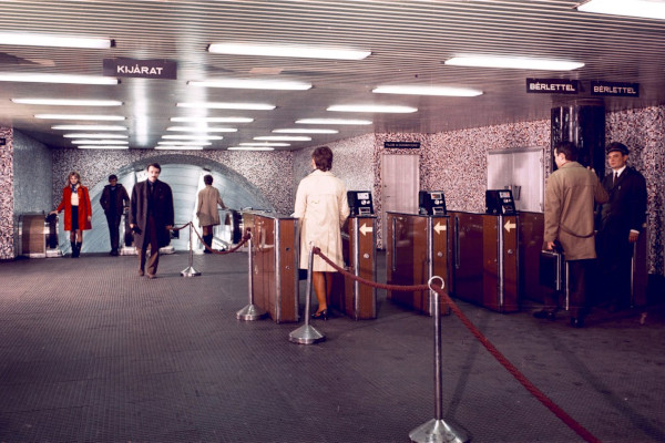 Budapest, M2 metró, Astoria, bélyegkép