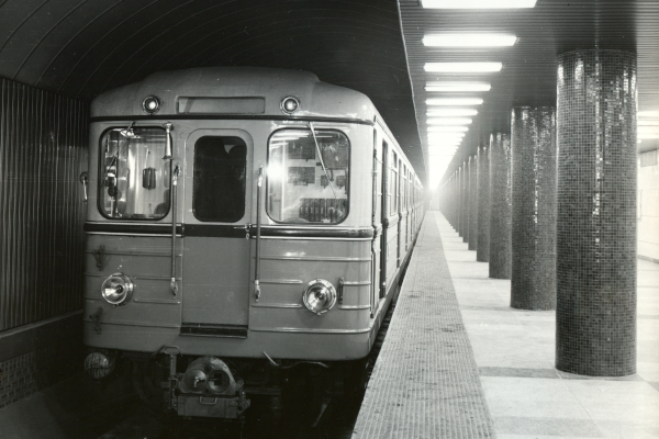Budapest, M2 metró, Astoria, bélyegkép