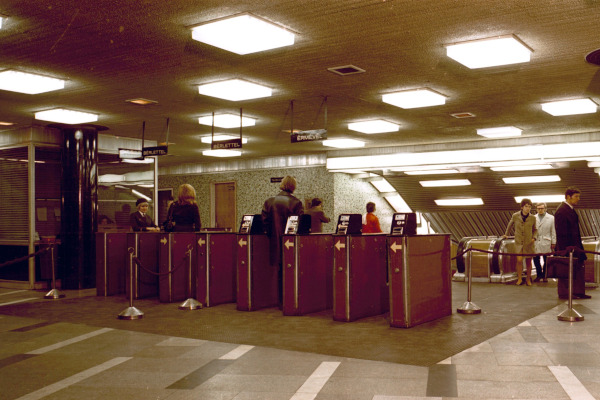 Budapest, M2 metró, Blaha Lujza tér, bélyegkép