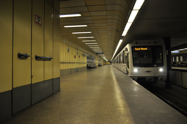 Budapest, M3 metró, Újpest-központ, bélyegkép
