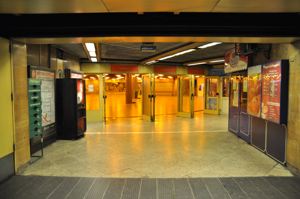 Budapest, M3 metró, Újpest-központ, bélyegkép