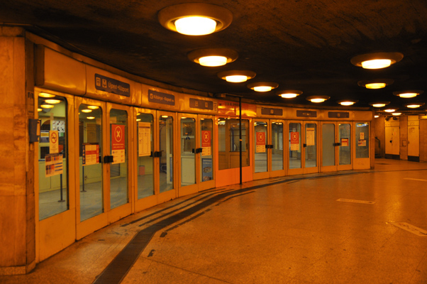 Budapest, M3 metró, Újpest-központ, bélyegkép