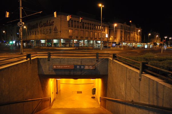 Budapest, M3 metró, Újpest-központ, bélyegkép