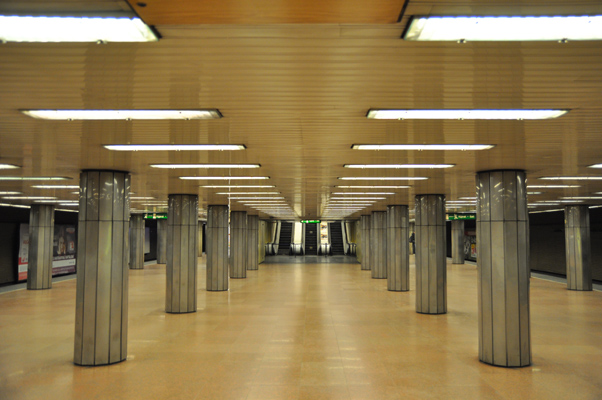 Budapest, M3 metró, Arany János utca, bélyegkép