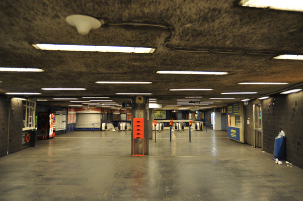 Budapest, M3 metró, Corvin-negyed, bélyegkép