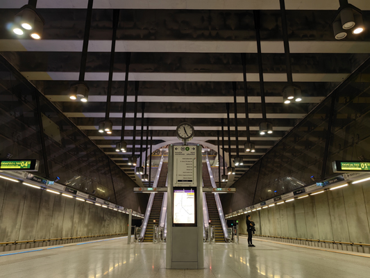 Budapest, M4 metró, Bikás park, bélyegkép