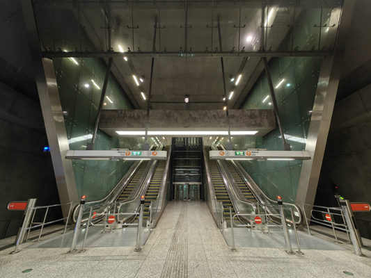 Budapest, M4 metró, Újbuda-központ, bélyegkép